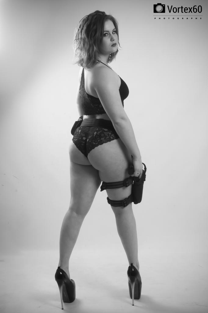 Femmes fatale (girls and guns) by vortex60 photographe